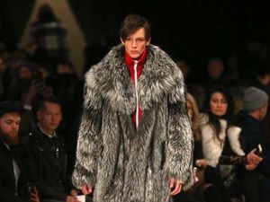 Burberry Stop Pakai Bulu Hewan Asli dan Bakar Produknya yang Tak Laku Burberry Stop Pakai Bulu Hewan Asli dan Bakar Produknya yang Tak Laku