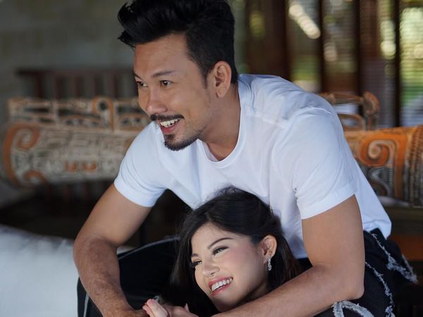 Bikin Baper, Momen Manis Denny Sumargo-Dita Soedarjo di Foto Prewedding