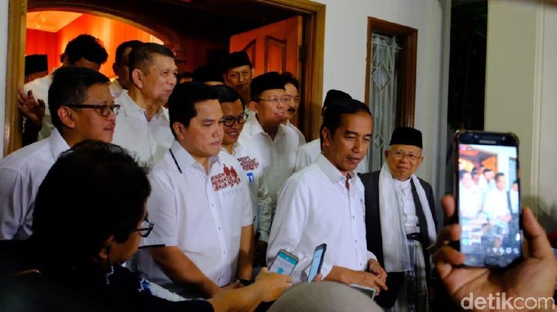 Timses Jokowi-Maruf Gelar Rapat Sebelum Pengambilan Nomor Urut Timses Jokowi-Maruf Gelar Rapat Sebelum Pengambilan Nomor Urut