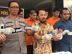 Penipu Nasabah Kartu Kredit Rp 100 Jutaan Dibekuk Polisi Penipu Nasabah Kartu Kredit Rp 100 Jutaan Dibekuk Polisi