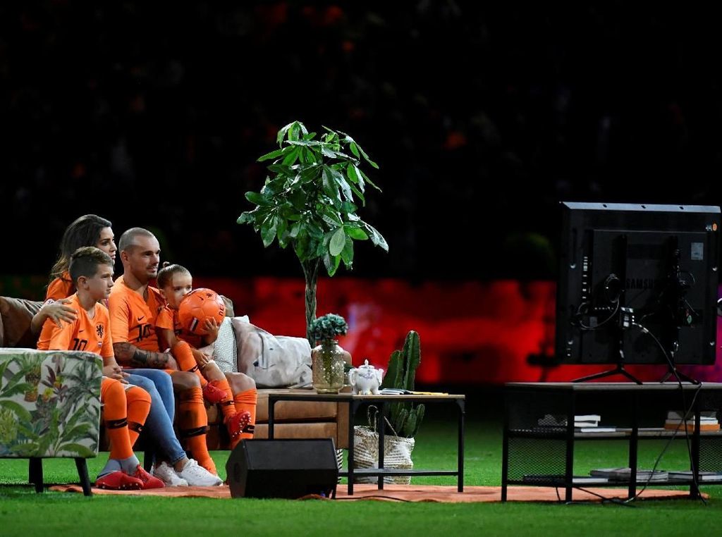 Foto: Sofa dan TV dalam Aksi Pamungkas Wesley Sneijder di Timnas Foto: Sofa dan TV dalam Aksi Pamungkas Wesley Sneijder di Timnas