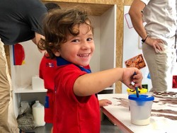 Kalau ini aksi sang putra nomor dua, Mateo. Lucu kan? (Foto: Instagram @leomessi)
