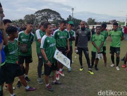 Persib Vs Persebaya, Reuni Djajang Nurjaman di Posisi Terjepit