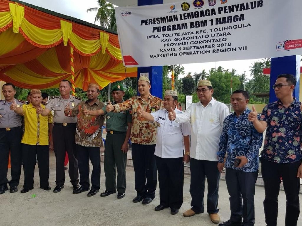 Warga di Pelosok Sulawesi Bisa Nikmati BBM Satu Harga Warga di Pelosok Sulawesi Bisa Nikmati BBM Satu Harga