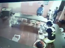 Kursi Dikira Tas Ransel, Aksi Bocah Filipina Ini Bikin Ketawa