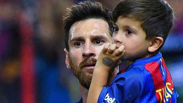 Momen-Momen Messi Antar Thiago dan Mateo ke Sekolah