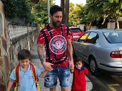 Messi tak masuk skuat Argentina untuk dua laga uji coba terdekat, yakni melawan Guatemala dan Kolombia. Dia pun memanfaatkan waktu liburnya untuk berkumpul bersama keluarga. (Foto: Instagram @leomessi)