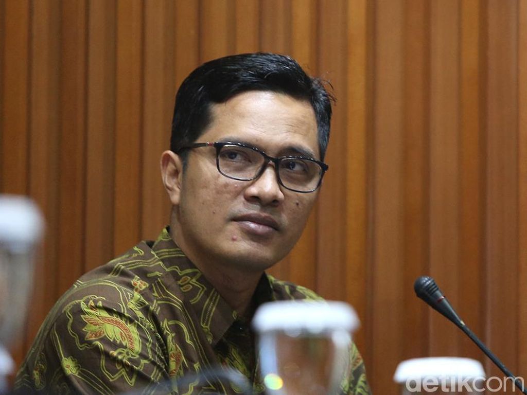 KPK Respons Colekan Fahri soal Fadli Raih Champion of Corruption Awards KPK Respons Colekan Fahri soal Fadli Raih Champion of Corruption Awards