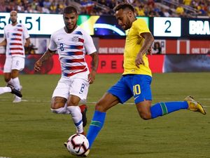 Neymar Jatuh, Pemain AS ke Wasit: Nonton Piala Dunia, kan? Neymar Jatuh, Pemain AS ke Wasit: Nonton Piala Dunia, kan?