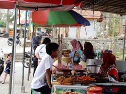 Kulineran Sambil Main Jemparingan di Pasar Ngingrong Gunungkidul