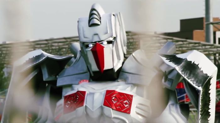Vayar, robot berpedang ala Transformers yang jadi maskot baru timnas Belarusia (Foto: Federasi Sepakbola Belarusia/BFF) Vayar, robot berpedang ala Transformers yang jadi maskot baru timnas Belarusia (Foto: Federasi Sepakbola Belarusia/BFF)