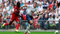 Toby Alderweireld. Bek asal Belgia kelahiran 2 Maret 1989 (29 tahun) ini santer dikaitkan dengan Manchester United sepanjang musim panas lalu walaupun akhirnya bertahan di Tottenham Hotspur. Masa depannya masih terus dispekulasikan. (Foto: Andrew Couldridge/Action Images via Reuters)