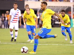 Neymar mencatatkan namanya di papan skor pada menit ke-43 lewat titik penalti. Penalti diberikan usai Fabinho dilanggar Will Trapp. (Foto: Brad Penner-USA TODAY Sports/REUTERS)