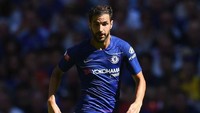 Baru 31 tahun, Cesc Fabgreas seharusnya masih bisa tampil di level top untuk beberapa tahun ke depan. Dengan kans bermain di Chelsea yang semakin tipis, peluangnya hengkang cukup besar. (Foto: Clive Mason/Getty Images)