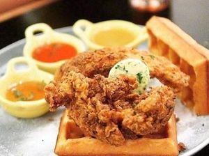 TGIF! Enaknya menikmati Waffle Gurih dan Manis di 5 Kafe Ini