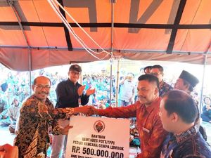 Kunjungan ke Lombok, Kemendes PDTT Serahkan Bantuan Uang dan Beras Kunjungan ke Lombok, Kemendes PDTT Serahkan Bantuan Uang dan Beras
