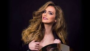 Foto-foto Masa Lalu Angela Ponce, Transgender Pertama di Miss Universe