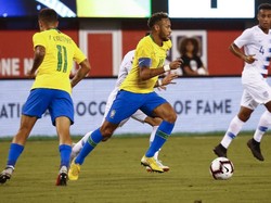 Brasil tampil dominan di pertandingan ini, dengan penguasaan bola mencapai 65% seperti dicatat ESPN. Neymar jadi salah satu yang paling aktif membangun serangan. (Foto: Jeff Zelevansky/Getty Images)