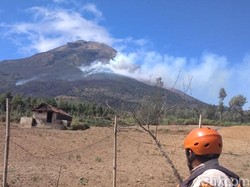 Heli untuk Padamkan Kebakaran di Gunung Sindoro Diterjunkan