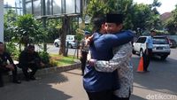 Foto: Momen Erick Thohir dan Sandiaga Berpelukan