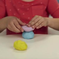 Sambil bermain, si kecil bisa melatih kemampuan motorik halus. (Foto: dok. Play-Doh)
