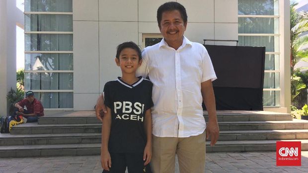 Yuga Gustiyah bersama sang ayah berjuang keras untuk lolos seleksi beasiswa bulutangkis. (