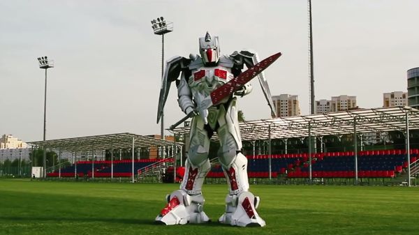 Foto: Ini Vayar, Robot Keren Maskot Baru Timnas Belarusia