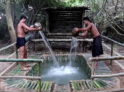 Kreatif! Video Ini Rekam Cara Primitif Bangun Rumah