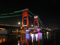 Indahnya Jembatan Ampera di Malam Hari