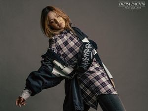 Cantik Sekaligus Edgy, Nia Ramadhani Bergaya Hypebeast Pakai Balenciaga