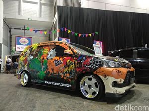 Coba Tebak, Ada Berapa Jumlah Superhero di Toyota Veloz Ini?