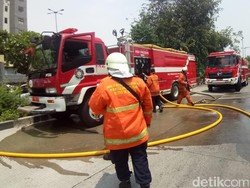 Kebakaran di Lantai 25 Apartemen Laguna Pluit, 16 Damkar Dikerahkan