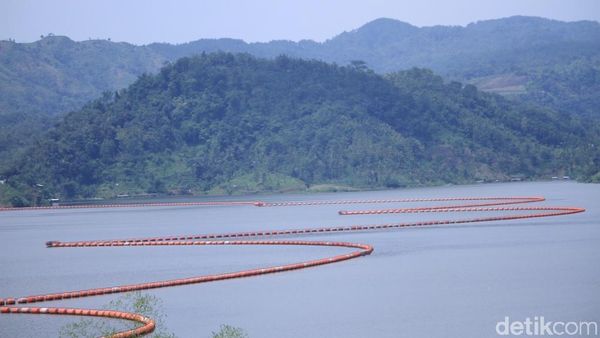 Foto: Mengenang Indahnya Waduk Jatigede Sebelum Mengering