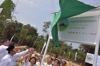 Bersama Perwakilan Jepang, APP Sinar Mas Tanam 10.000 Pohon di Riau