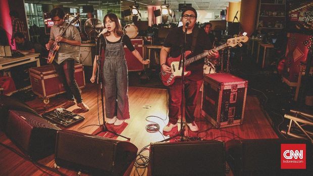 Reality Club saat tampil di acara Music At Newsroom CNN Indonesia, Jakarta, Selasa, 21 Agustus 2018. CNN Indonesia/Bisma Septalisma