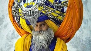 Pakai Turban 45 Kg di Kepala, Pria Ini Butuh Waktu 6 Jam untuk Dandan