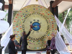 Ribuan Warga Ikuti Perayaan HUT Gong Perdamaian Dunia di Ciamis