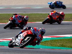 Dovizioso Prediksikan Duel Ketat dengan Lorenzo dan Marquez di MotoGP Aragon Dovizioso Prediksikan Duel Ketat dengan Lorenzo dan Marquez di MotoGP Aragon
