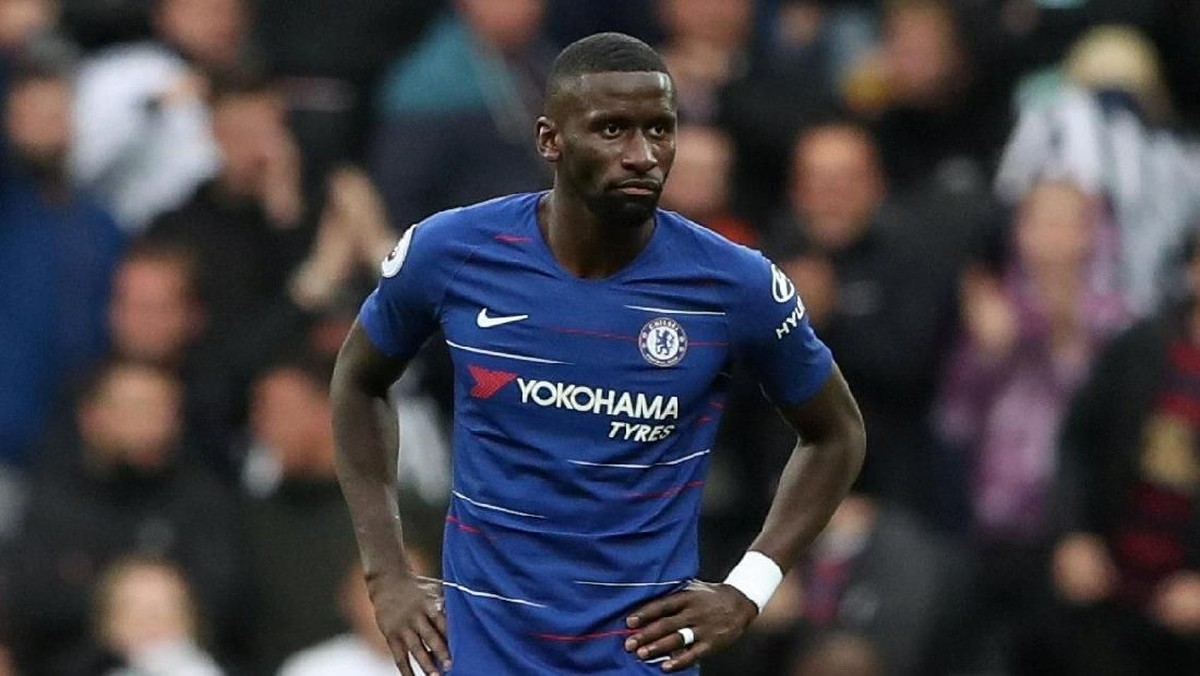 Antonio Rudiger menjadi korban rasisme dan kini dilindungi oleh Frank Lampard. (Foto: Scott Heppell/Reuters)