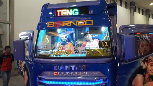 Umik, Emak-emak dari Jember Si Jagoan Nyetir Transformers