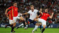 Duel Inggris dengan Spanyol berjalan sengit. Masing-masing tim melepaskan sebanyak 11 tembakan. (Foto: John Sibley/Reuters)