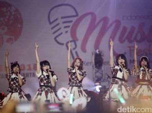 AKB48 Tampil Enerjik di Festival Musik Jak-Japan Matsuri