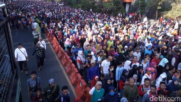 Begini Ramainya Jalan Sehat Ganti Presiden di Solo