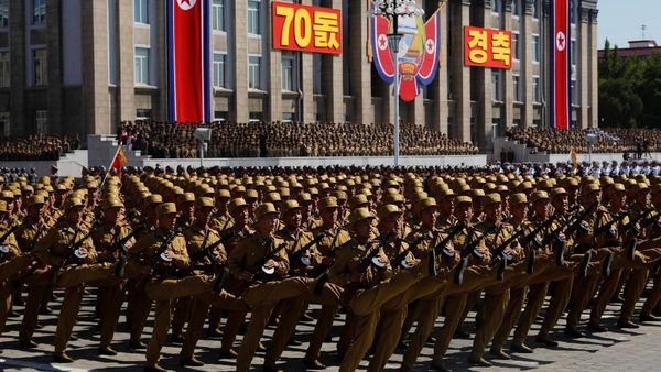 Foto: Tak Ada Rudal Balistik Antarbenua di Parade Militer Korut