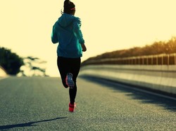 Lari: Pengertian, Jenis-jenis, dan Perbedaannya dengan Jalan