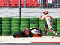 Detik-Detik Marquez Jatuh, Berlari, dan Tunggangi Motor Kedua