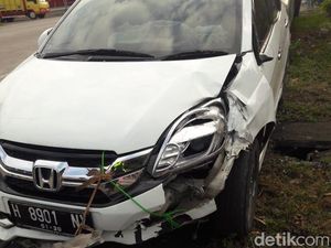 Pengemudi Mabuk, Mobil Seruduk Penonton Wayang di Cilacap