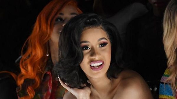 Parade Selebriti Berbusana Seksi Nonton Show di New York Fashion Week