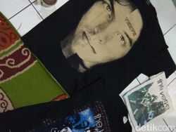 Bisnis Jual Beli Kaus Musik Lusuh Sampai Bisa Punya Rumah
