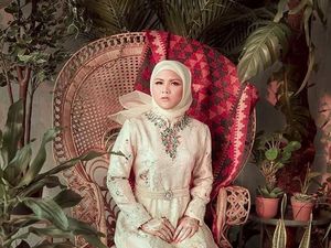 Posting Foto Berhijab, Evelyn Hijrah?